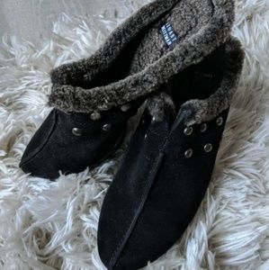 stuart weitzman fur lined clogs - never worn